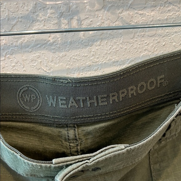 Weatherproof Men's Cargo Shorts in Forest Green - Picture 2 of 8